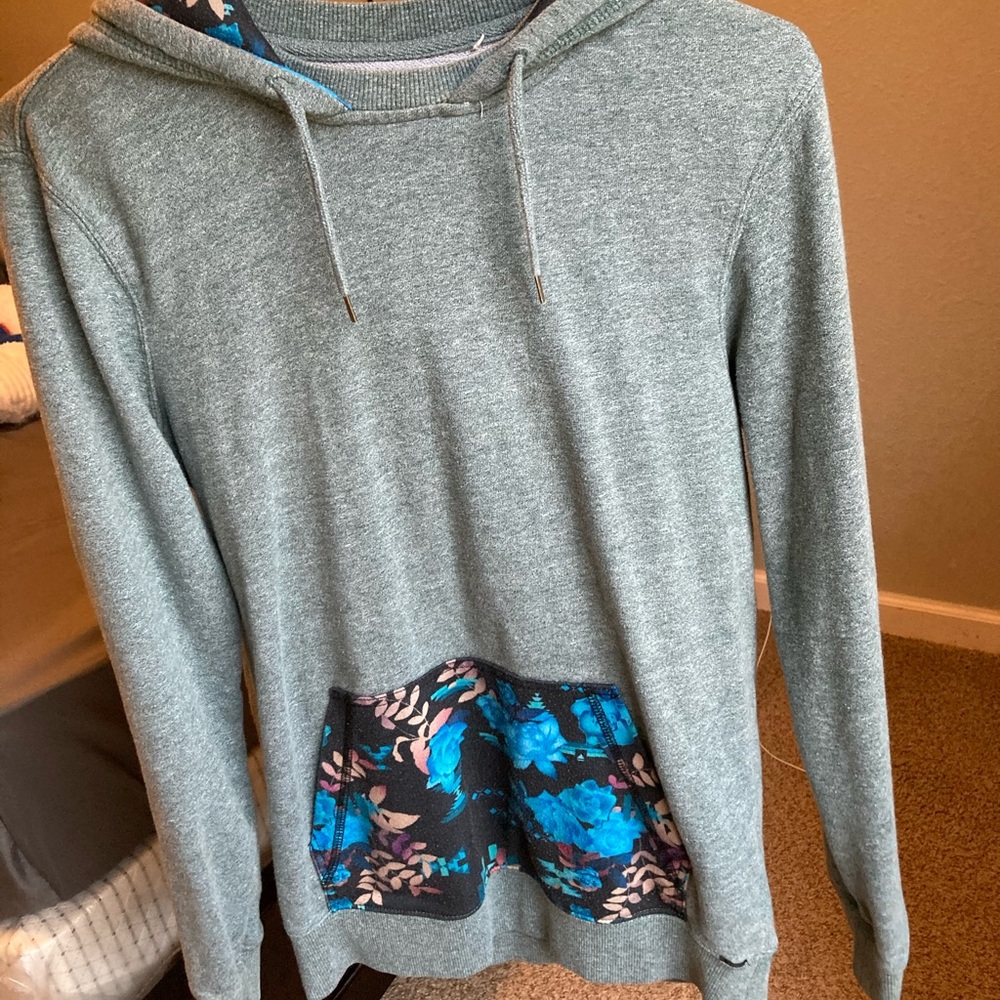 On the bay hoodie 💧